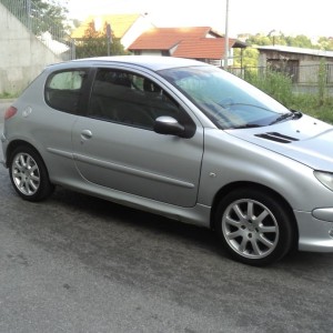 peugeot 206 hdi 188000km.klima,reg.do 06.24.