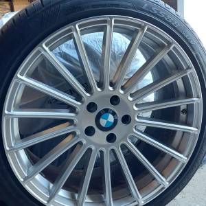 Prodajem 4 Alluminiske felge zajedno sa 4 ljetne gume za BMW X6
