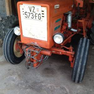 Traktor Vladimirec T 25