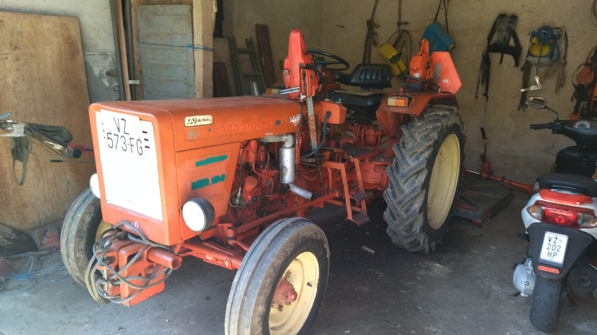 Traktor Vladimirec T 25