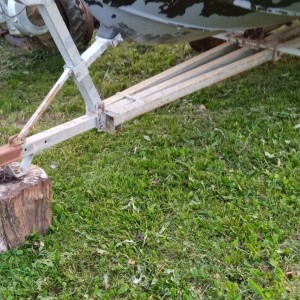 Prikolica za brod, nosivosti jedna tona samogradnja nema papire odlična