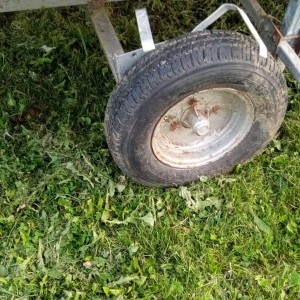 Prikolica za brod, nosivosti jedna tona samogradnja nema papire odlična