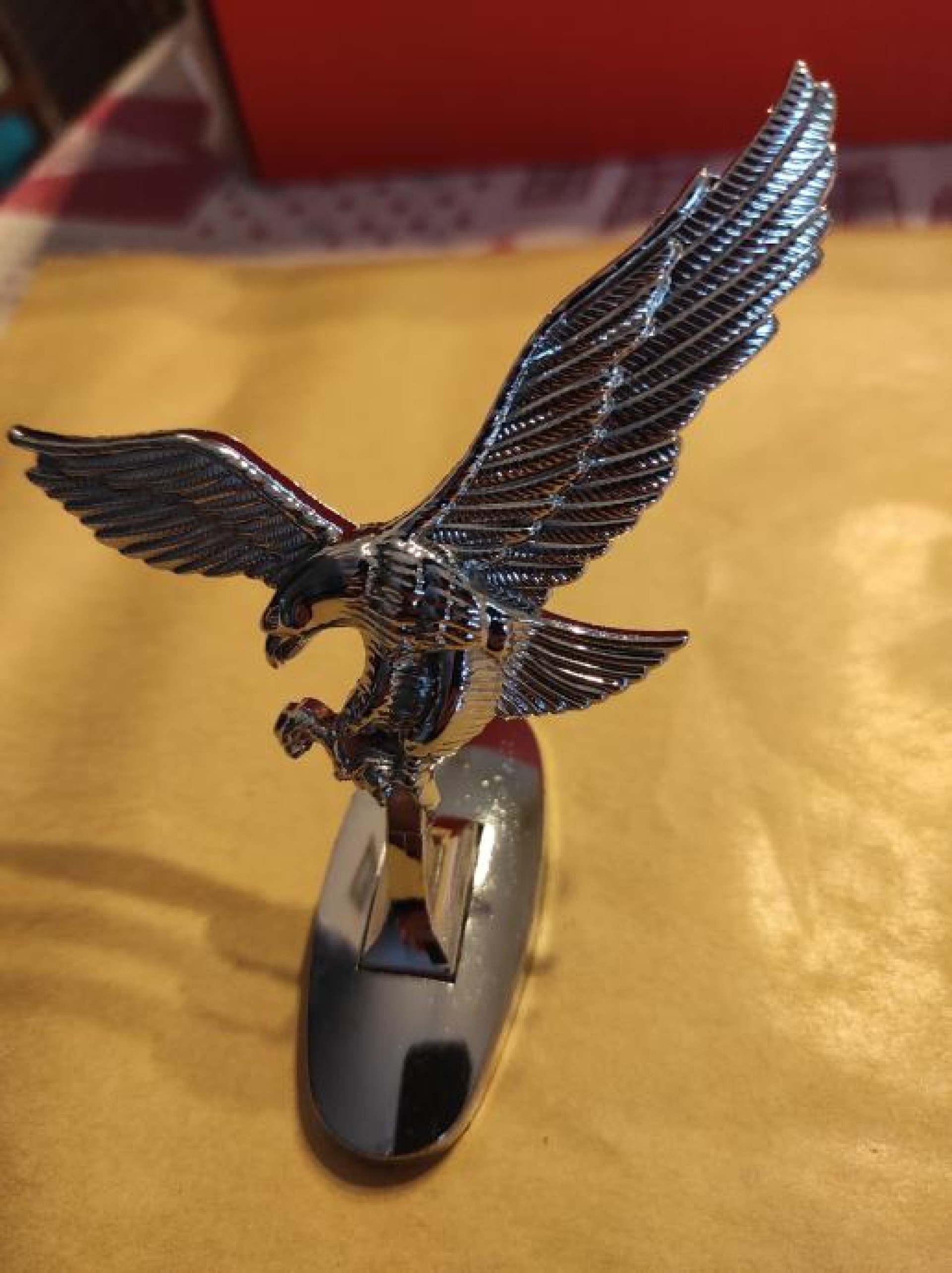 Metalna figura orla