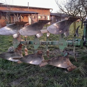 Prodajem 3 brazde plug okretač Eberhardt