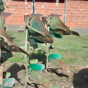 Prodajem 3 brazde plug okretač Eberhardt