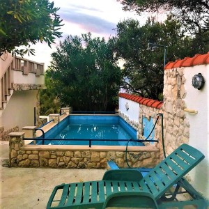 Kuća s bazenom za odmor - Splitska (Brač)