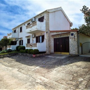 Kuća s bazenom za odmor - Splitska (Brač)