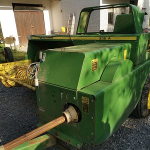 John Deere balirka 332A