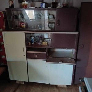 PRODAJEM STARINSKI KREDENAC,STARINSKU VETRINU I STARINSKI TROSJED NA IZVLAČENJE