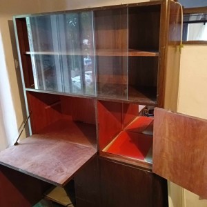 PRODAJEM STARINSKI KREDENAC,STARINSKU VETRINU I STARINSKI TROSJED NA IZVLAČENJE