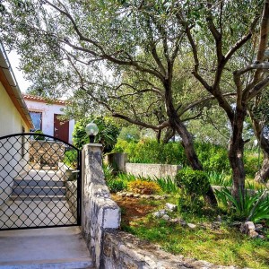Kuća s bazenom za odmor - Splitska (Brač)