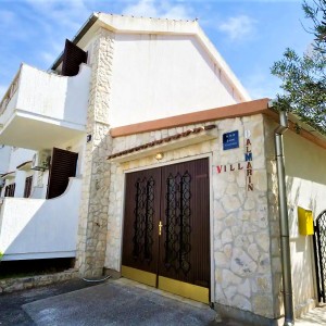 Kuća s bazenom za odmor - Splitska (Brač)