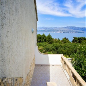 Kuća s bazenom za odmor - Splitska (Brač)