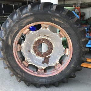 Guma za traktor s felgom