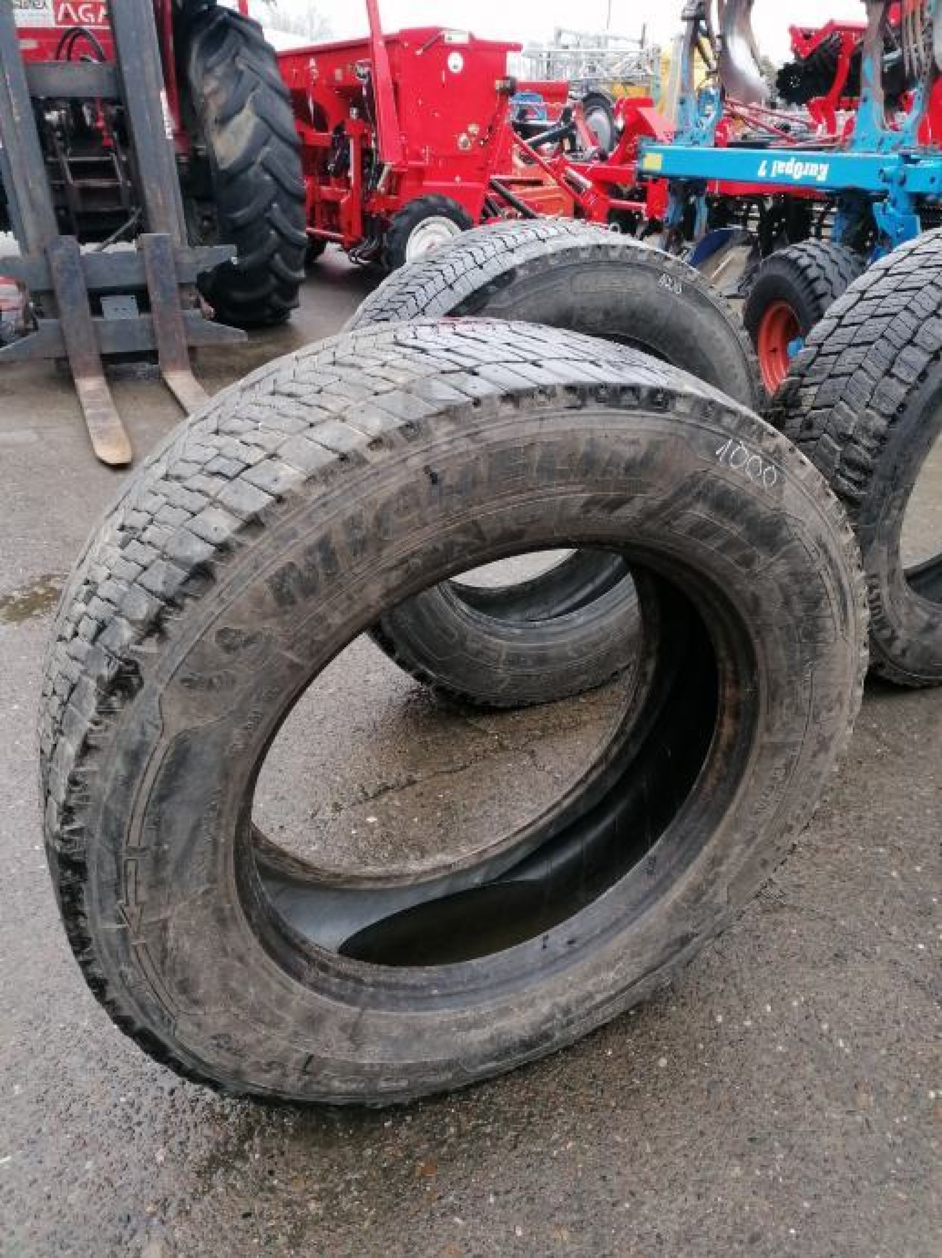 Gume Michelin 295/60/22,5 cjelogodišnja 2 kom. - CIJENA PO KOMADU