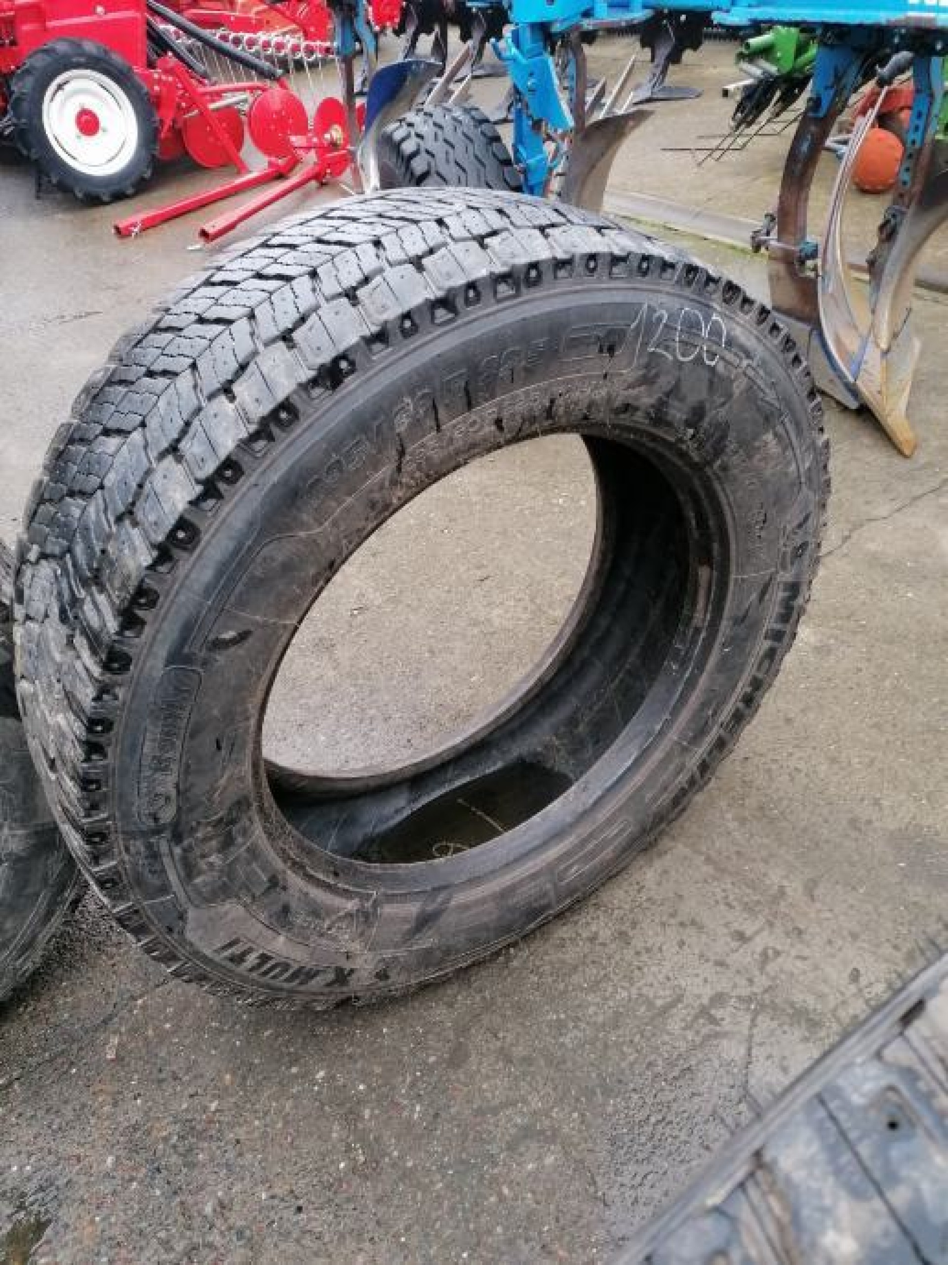 Gume Michelin 295/60/22,5 cjelogodišnja 2 kom - CIJENA PO KOMADU!