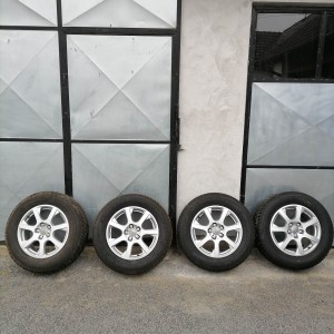 Prodajem alu felge sa gumama felge su orginal od audija 235/65R17 M+S očuvane felge kao nove očuvan