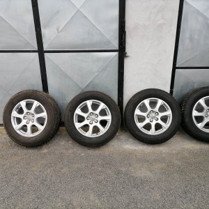 Prodajem alu felge sa gumama felge su orginal od audija 235/65R17 M+S očuvane felge kao nove očuvan