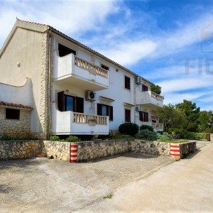 Kuća s bazenom za odmor - Splitska (Brač)