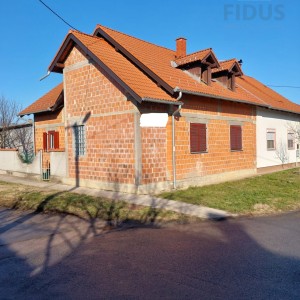Stambeno - poslovna zgrada - Vukovar (Borovo Naselje)