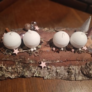 Adventski aranžmani i vjenčići