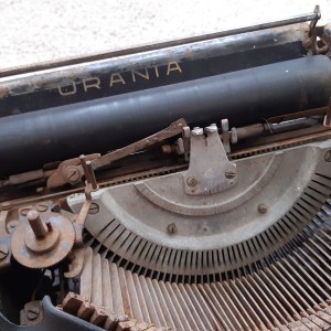 Urania pisaća mašina