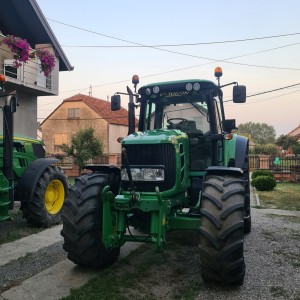 Traktor john deere 6830