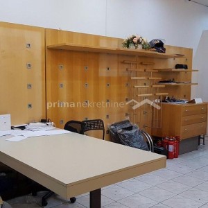 LUKSUZNI INVENTAR POGODAN ZA VIŠE NAMJENA,SHOWROOM,URED,TRGOVINA,GALERIJA,...itd,..moguća zamjena!!!