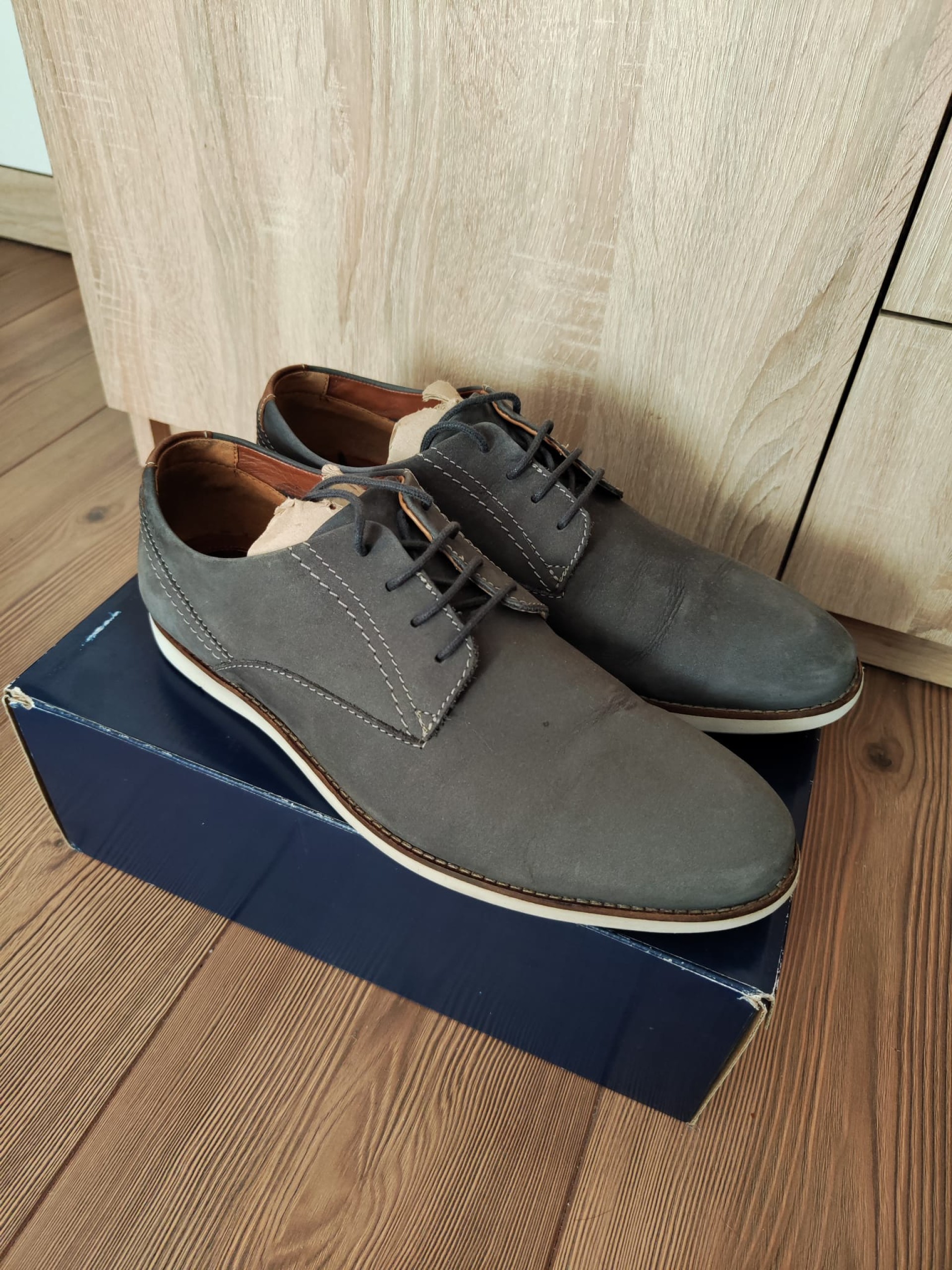 P: Cipele Clarks