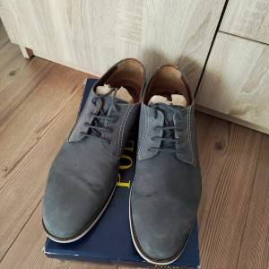 P: Cipele Clarks