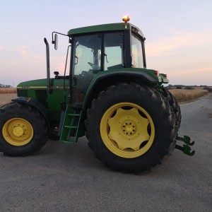 Prodajem john deere 6800