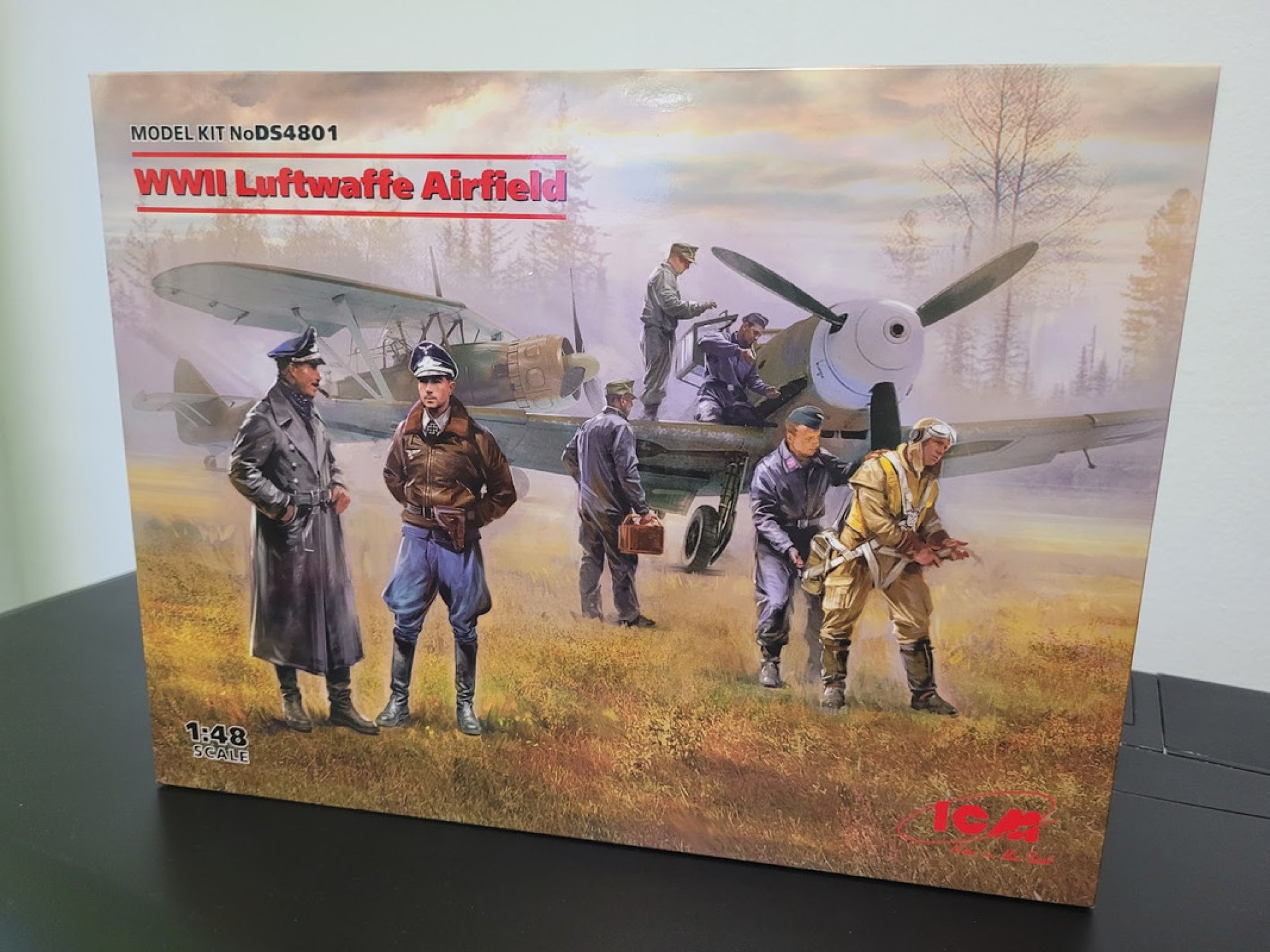 Njemački aerodrom 1/48 1:48 (dva aviona i 7 figurica)