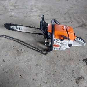 Motorna pila 038