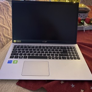 Prodajem novi laptop