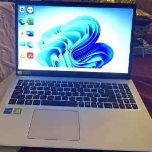 Prodajem novi laptop
