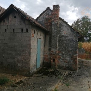 Obiteljska kuća s pomoćnim zgradama - Lipovača (Vukovar)