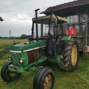 John Deere 2140