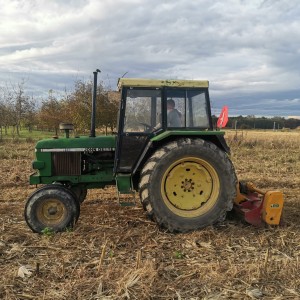 John Deere 2140