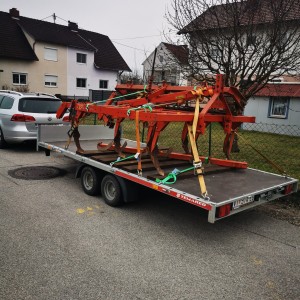 Usluga prijevoza automobila, manjih radnih strojeva.