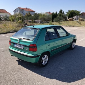 Prodajem skodu feliciju 1.3mpi