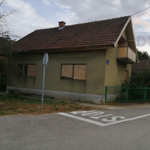 Obiteljska kuća s pomoćnim zgradama - Lipovača (Vukovar)