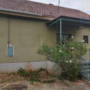 Obiteljska kuća s pomoćnim zgradama - Lipovača (Vukovar)