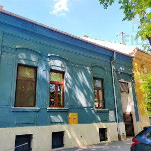 Obiteljska kuća s uređenom okućnicom - širi centar Osijeka
