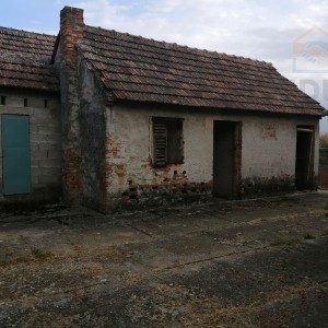 Obiteljska kuća s pomoćnim zgradama - Lipovača (Vukovar)