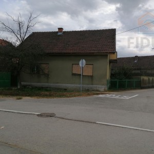 Obiteljska kuća s pomoćnim zgradama - Lipovača (Vukovar)
