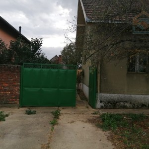 Obiteljska kuća s pomoćnim zgradama - Lipovača (Vukovar)