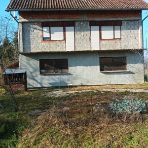 Kuća i okućnica