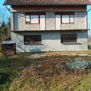 Kuća i okućnica