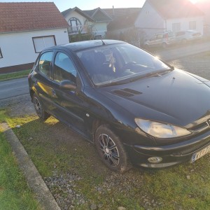 Prodajem auto Peugeot 206/ 2004g
