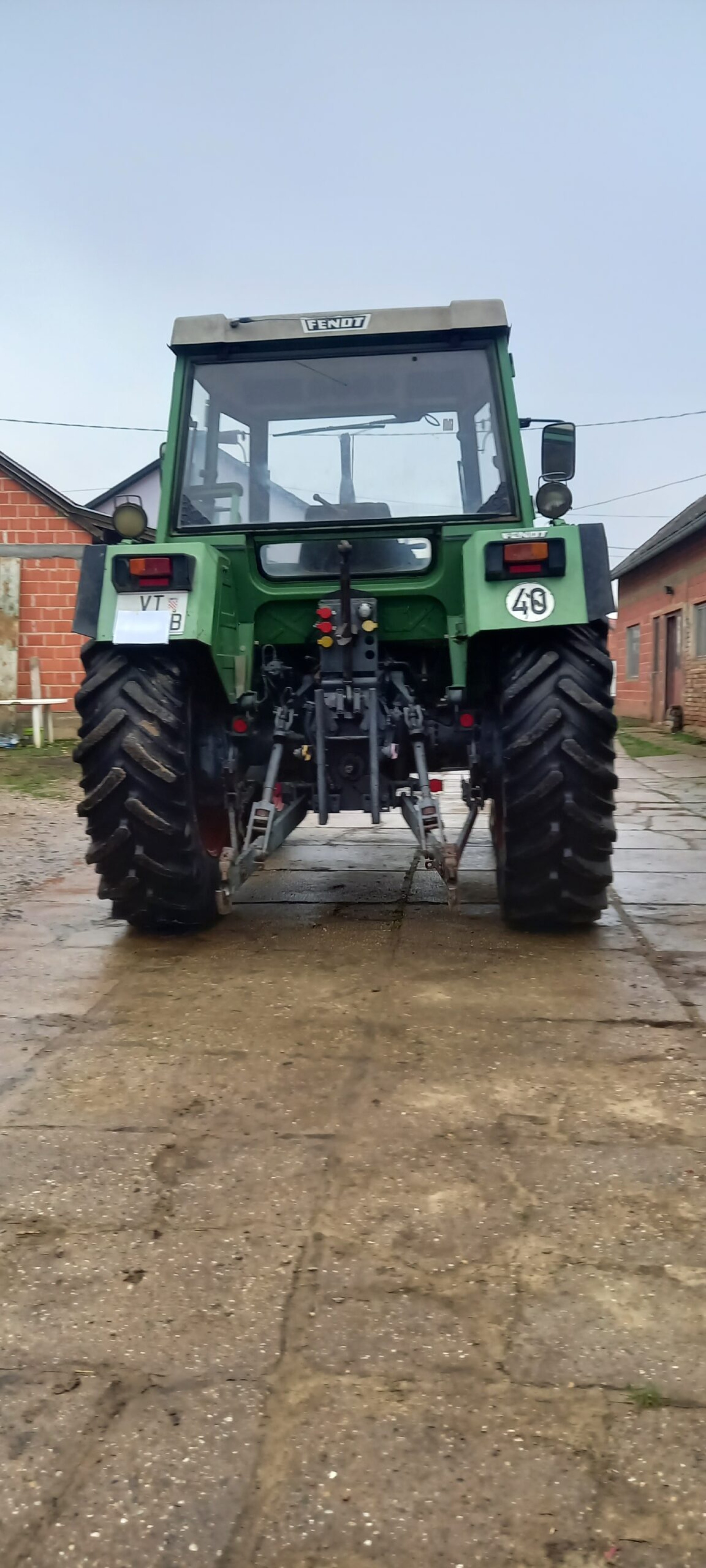 Prodajem traktor Fendt 309LSA Farmer